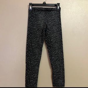 Old Navy Girl’s cheetah print leggings M (8)
